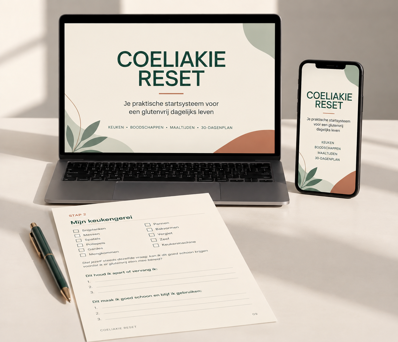 Coeliakie Reset op laptop en telefoon, met een uitgeprinte checklistpagina en pen
